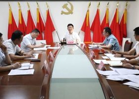 何朝辉调研卫生健康和防灾减灾工作