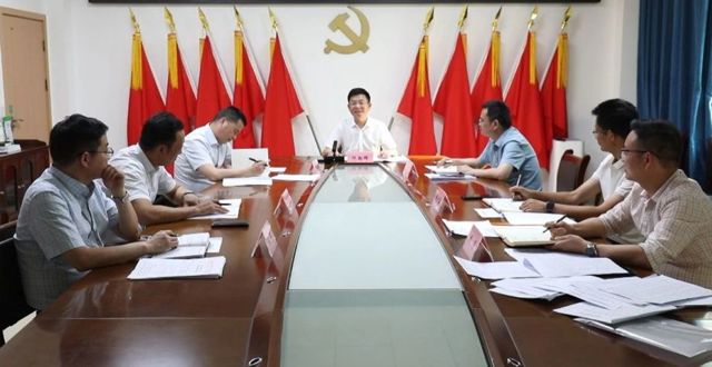 何朝辉调研卫生健康和防灾减灾工作