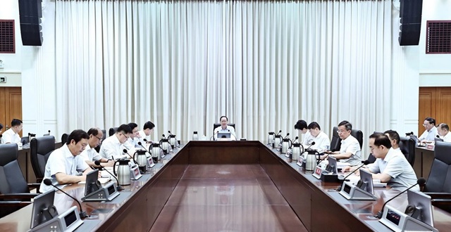 毛伟明主持省政府第61次常务会议 部署做强国内大循环、安全生产、经济大县高质量发展等