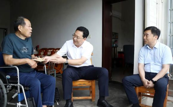 陈远开展“七一”走访慰问活动