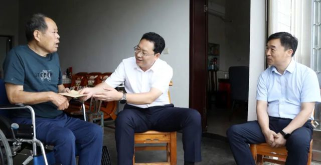 陈远开展“七一”走访慰问活动