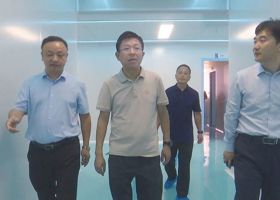 何朝辉走访调研园区企业