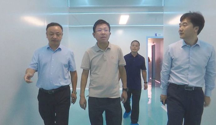 何朝辉走访调研园区企业