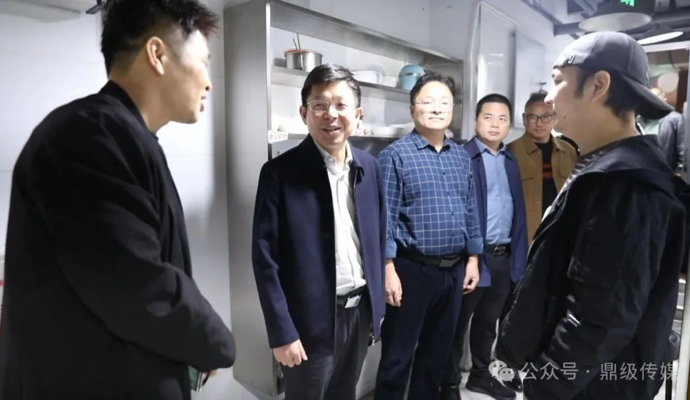 何朝辉督导检查江南城区大气污染防治工作