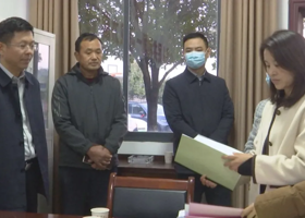 何朝辉督导巩固拓展脱贫攻坚成果同乡村振兴有效衔接工作