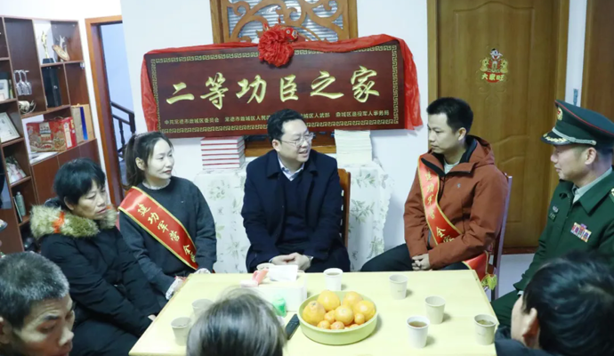 陈远走访慰问荣立二等功现役军人及家属