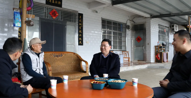 陈远到草坪镇、谢家铺镇开展走访慰问活动