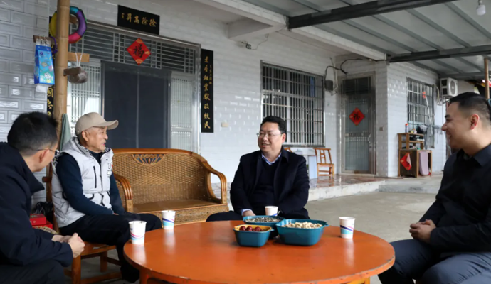 陈远到草坪镇、谢家铺镇开展走访慰问活动