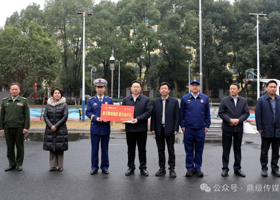 陈远、何朝辉等领导到驻区部队开展春节前走访慰问活动