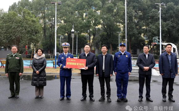 陈远、何朝辉等领导到驻区部队开展春节前走访慰问活动