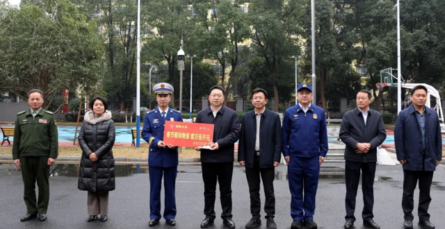 陈远、何朝辉等领导到驻区部队开展春节前走访慰问活动