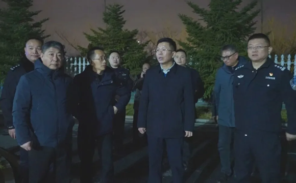 何朝辉督导检查春节烟花爆竹禁燃禁放工作