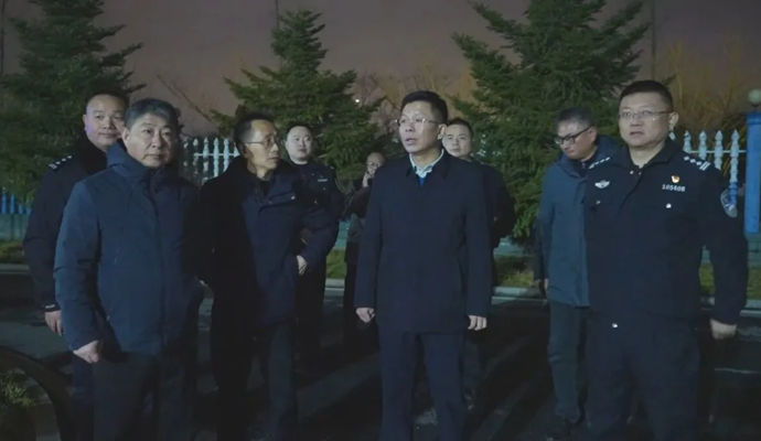 何朝辉督导检查春节烟花爆竹禁燃禁放工作