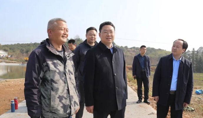 陈远督导春耕生产工作