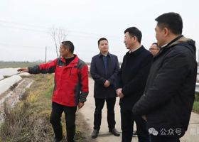 何朝辉督导春耕备耕工作