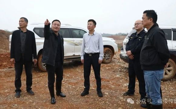 何朝辉督导安全生产、春耕备耕等工作