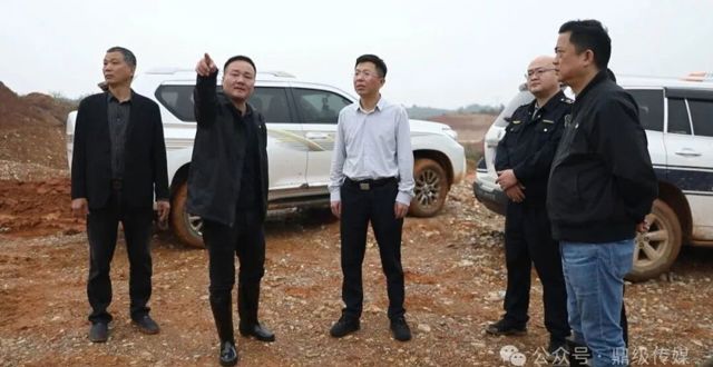 何朝辉督导安全生产、春耕备耕等工作