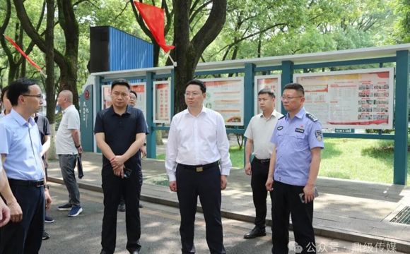 陈远督导高考考点筹备及校园安全工作