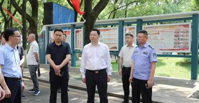 陈远督导高考考点筹备及校园安全工作