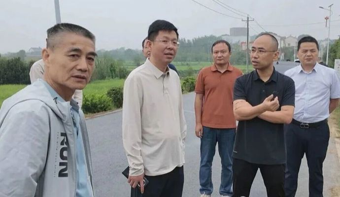 何朝辉督导溶洞污染问题排查、安全生产等工作并开展下沉接访