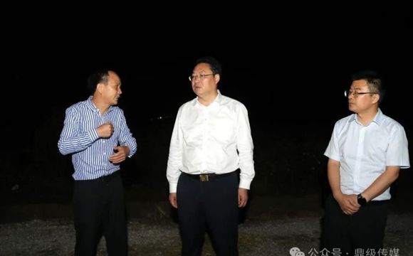 陈远夜间督导秸秆综合利用和禁限烧工作